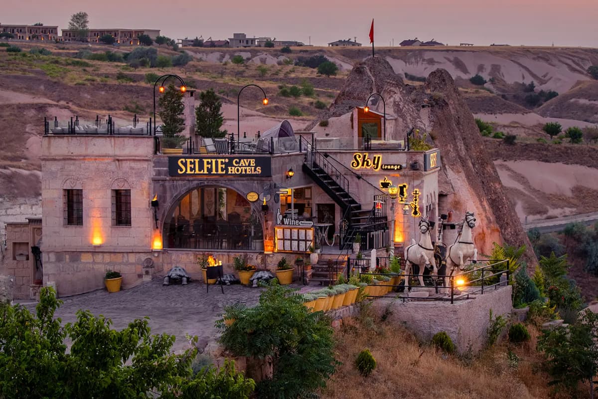 Selfie Cave Hotels Çevre